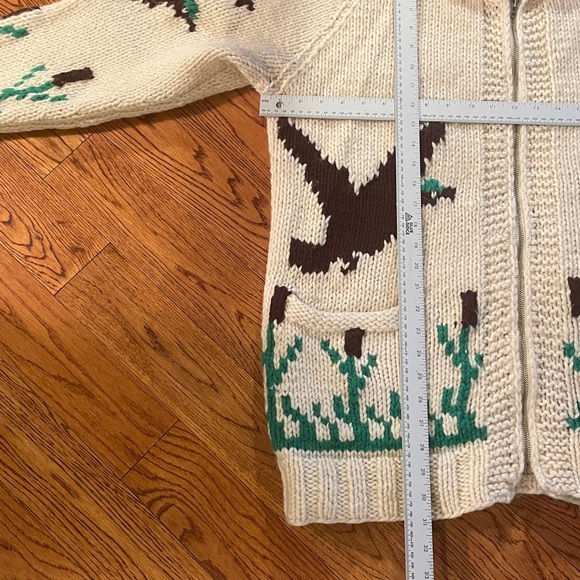 Mens Vintage duck sweater.  Wool feel.  Aprox XL to 2XL.  HANDMADE chunky knit. - Picture 14 of 17